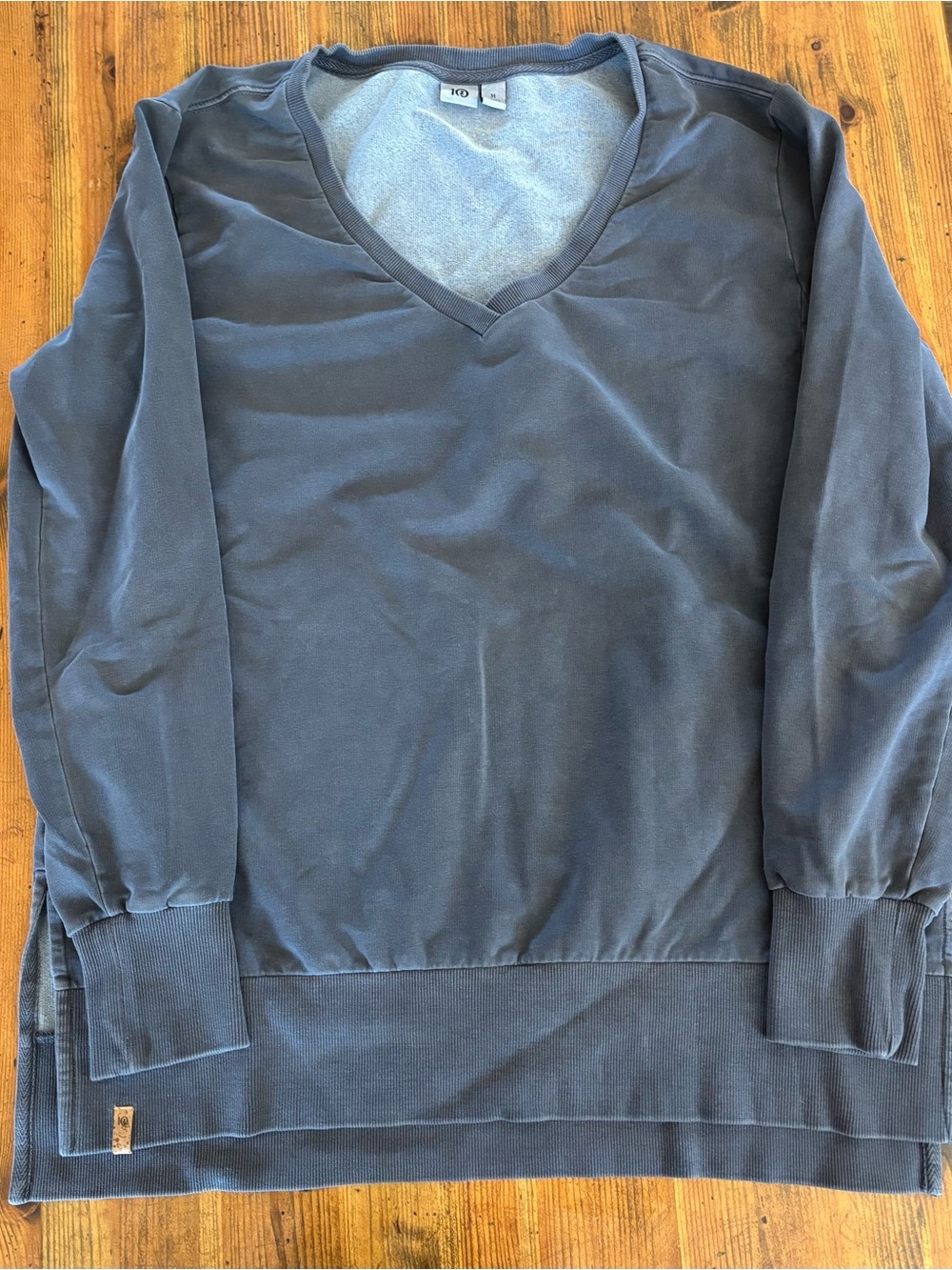Tentree Women's gray V-Neck Sweatshirt